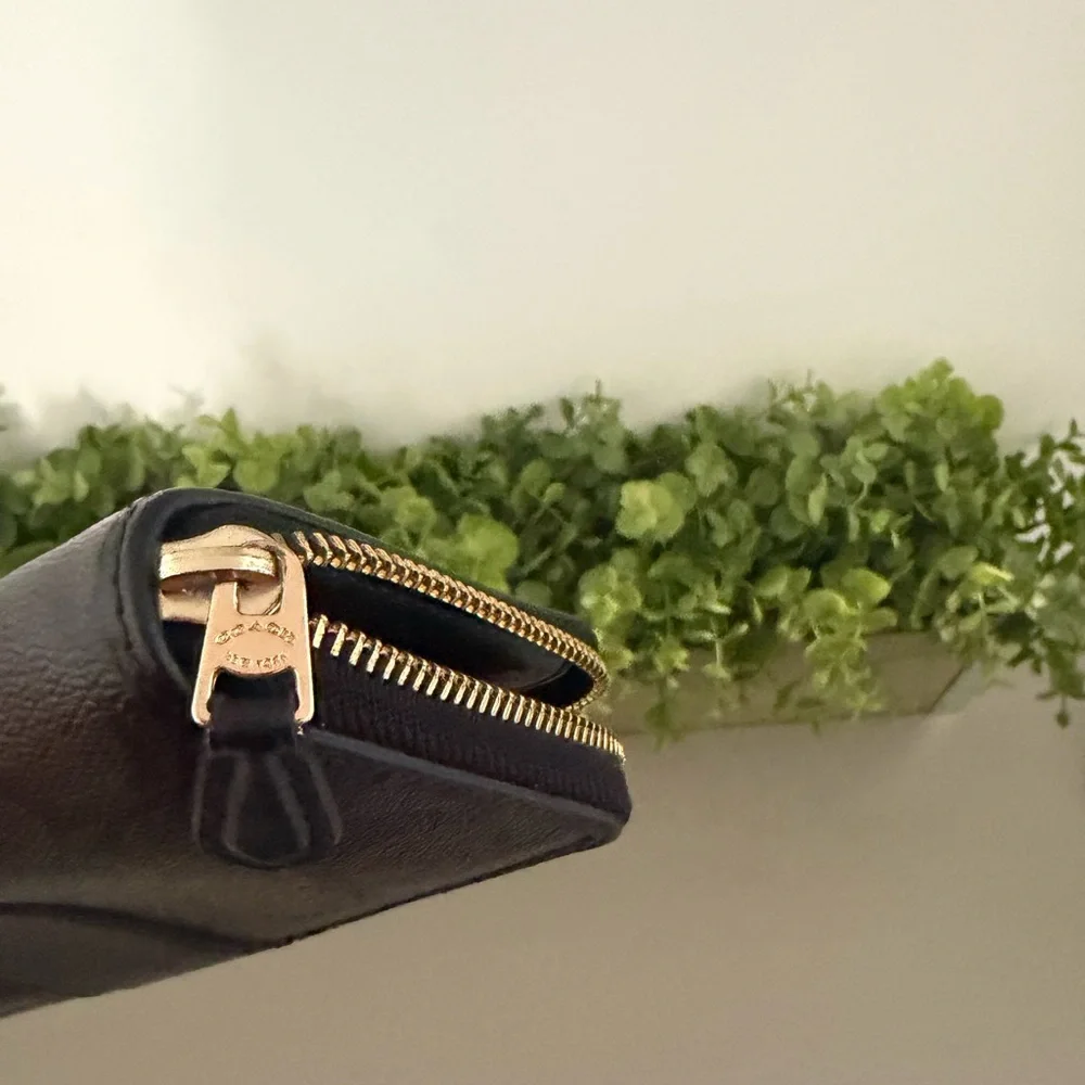 Coach Wallet - Picture 12 of 12